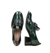 Mocasín con adorno en charol verde